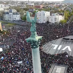 Látványos drónfelvétel jött a tüntetésről - videó