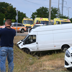 Lángoló autó rakterében migránsokat hagytak magukra embercsempészek