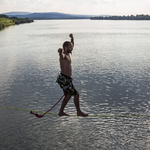 Újabb őrület: a Duna felett sétált egy highline-os - fotók