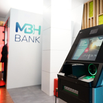 Mészáros Lőrinc óriásbankja sorra zárja be a fiókjait, néhol az ATM-et is leszerelik