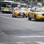 Sírva fakadt a muszlim taxisofőr, mikor végre beültek mellé