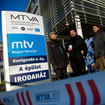 Politikusok döntötték le a kordont az MTV-nél