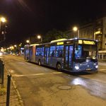 Nézze meg, hogy himbálózik az új magyar csuklós busz az utasokkal – videó