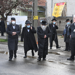 Sok rendőr és ideges polgármester figyelte, ahogy ezrek ünneplik a Bodrog-parti csodarabbit