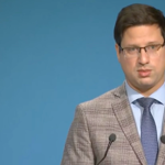 Gulyás Gergely: A magyar politikai elit azért nem oltatja be magát az elsők között, mert rossz néven venné a közvélemény