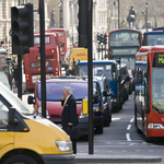 Buszokat fognak be mentőautónak Londonban, annyi a koronavírusos beteg