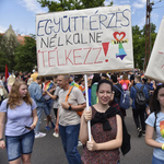 Mocskolódó motorosok tüntetnek a Pride ellen