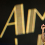 Újra Amy Winehouse vezeti a brit lemeztoplistát