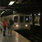 New Yorkban a metróban alvást tiltották meg a hajléktalanoknak