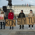 Die Zeit: Puccstól tart a győztes lengyel ellenzék