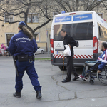 A bíróság mentette meg a belügytől a beteg menekülteket