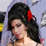 Amy Winehouse is jön a Szigetre