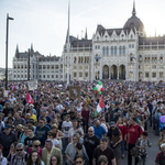 Új törvényt hoz a kormány a gyülekezési jogról: két ember beszélgetése is gyűlésnek minősülne?