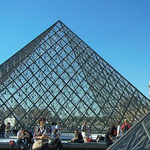 Áttér a ledes világításra a párizsi Louvre