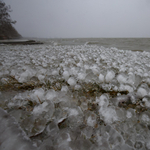 Vastagodik a jég a Balatonon, de nem lehet rámenni