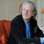 Szerb díjeső Peter Handke Nobel-díjas írónak