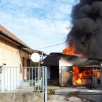 Idős nőt mentettek ki a lángoló tető alól a rendőrök