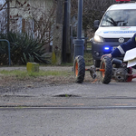 Vonattal ütközött egy kerti traktor Tiszaalpáron, mentőhelikopter érkezett a helyszínre