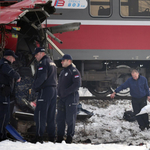 Fotók jöttek a Szerbiában kettévágott busz balesetéről