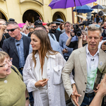 Nem négy fal között csinálják: politikai fegyver lett a magánéletből