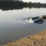 Folyó mélyéről került elő egy Lada Niva – videó