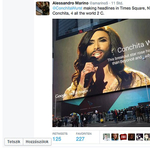 Fotó: Conchita Wurstot bámulják a Times Square-en