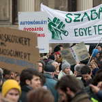 Tüntetés lesz a CEU száműzetésének egyéves évfordulóján