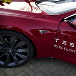 Unokatesója veszteséges cégét is megveszi a Tesla alapítója