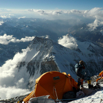 Lábak nélkül készül megmászni a Mount Everestet egy 70 éves férfi