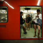 Letolták a gatyát a metrón - videó