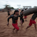 Íjakkal és farönkökkel csaptak össze az indiánok Brazíliában - fotók