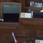 Botrányosan viselkedett egy orosz származású képviselő a lett parlamentben