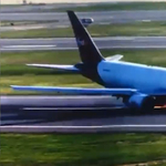 Orra bukott egy Boeing a leszállás után Isztambulban – videó