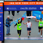 A nap képe: egy kimentett chilei bányász a New York Maraton finisében