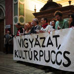 "Vigyázat, kultúrpuccs!" - tüntetők jelentek meg a Műcsarnokban