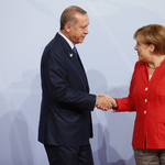 Erdogan lapja szerint Merkel Hitlernél is rosszabb