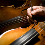 Visszaadta a megtaláló a hegedűművész Budapesten elhagyott hangszerét