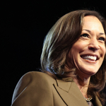 Kamala Harris autokraták és diktátorok közé sorolta Orbán Viktort Stephen Colbert műsorában