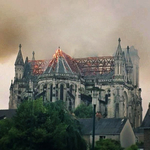 Videó: Lángokban állt a nantes-i székesegyház