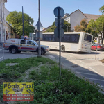 Belesüppedt a hódmezővásárhelyi tramtrain árkába egy busz