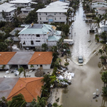 Videó: Drónfelvételről mutatják a Milton hurrikán pusztítását Floridában