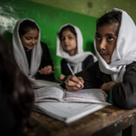 „Engedni kell, hogy a lányok iskolába járhassanak” – A tálibok megint visszavitték Afganisztánt a középkorba