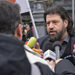 Puzsér Róbert az átláthatósági törvény megszavazásának elhalasztása ellenére is megtartja tüntetését a Kossuth téren