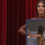 Kim Kardashiant kiverte a frász, mikor eltakart tárgyakat kellett tapogatnia a tévében – videó