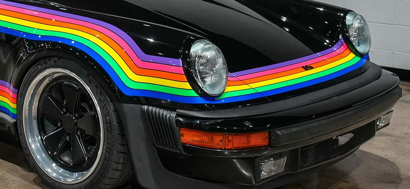 Szivárványos új retró Porsche méregerős hibrid technikával