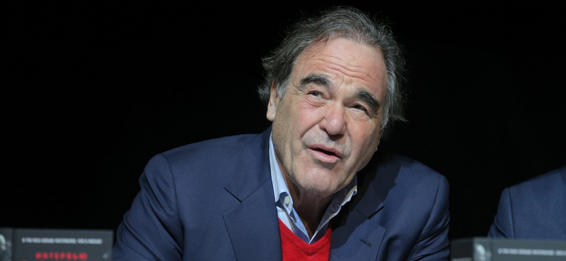 Oliver Stone csúnyán beleszállt Ryan Goslingba