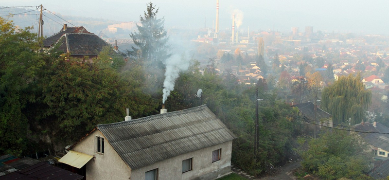 Újra beteríti az országot a szmog