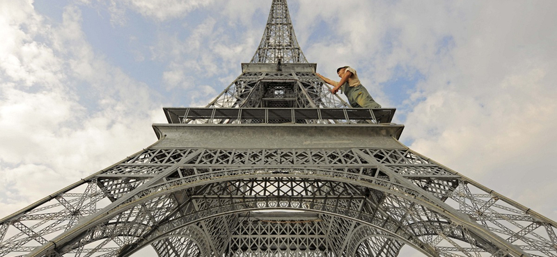 A világ legnagyobb fája lesz az Eiffel torony