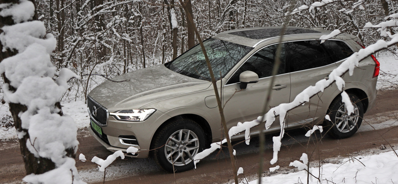 Zöld rendszám és 400+ lóerő: teszten a Volvo XC60 T8