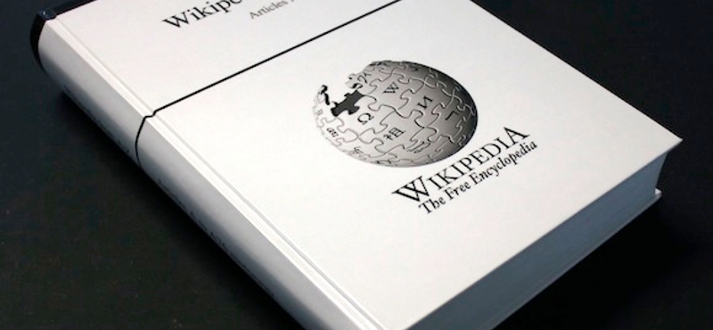 Nem fogja elhinni, mire gyűjtenek pénzt: ki akarják nyomtatni a Wikipédiát